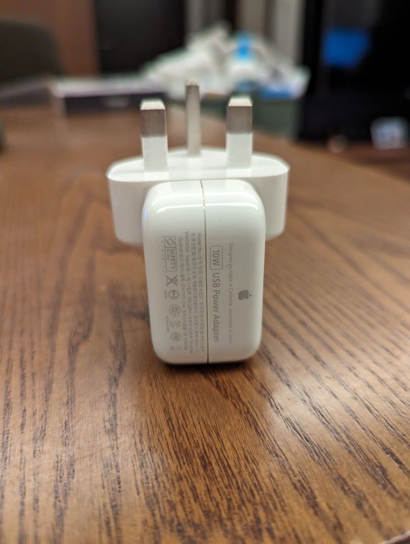 Apple 10W USB Power Adapter with Lightning Cable, Computers & Tech