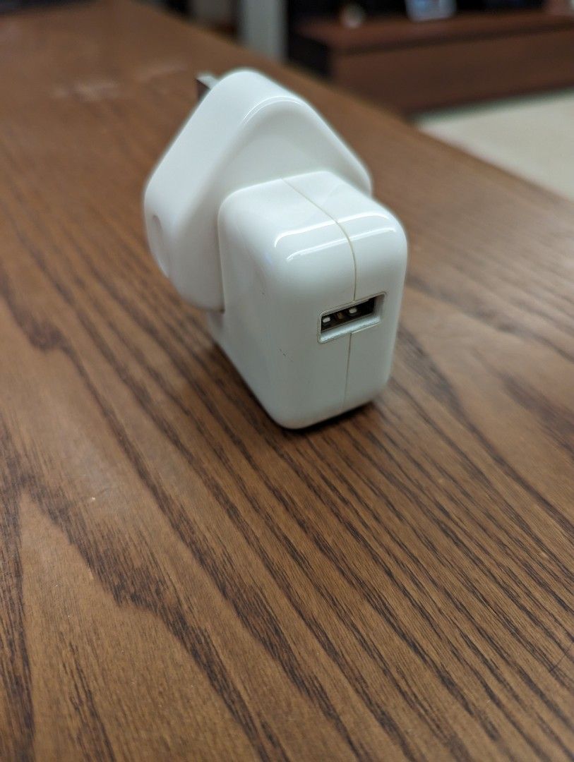 Apple 10W USB Power Adapter with Lightning Cable, Computers & Tech