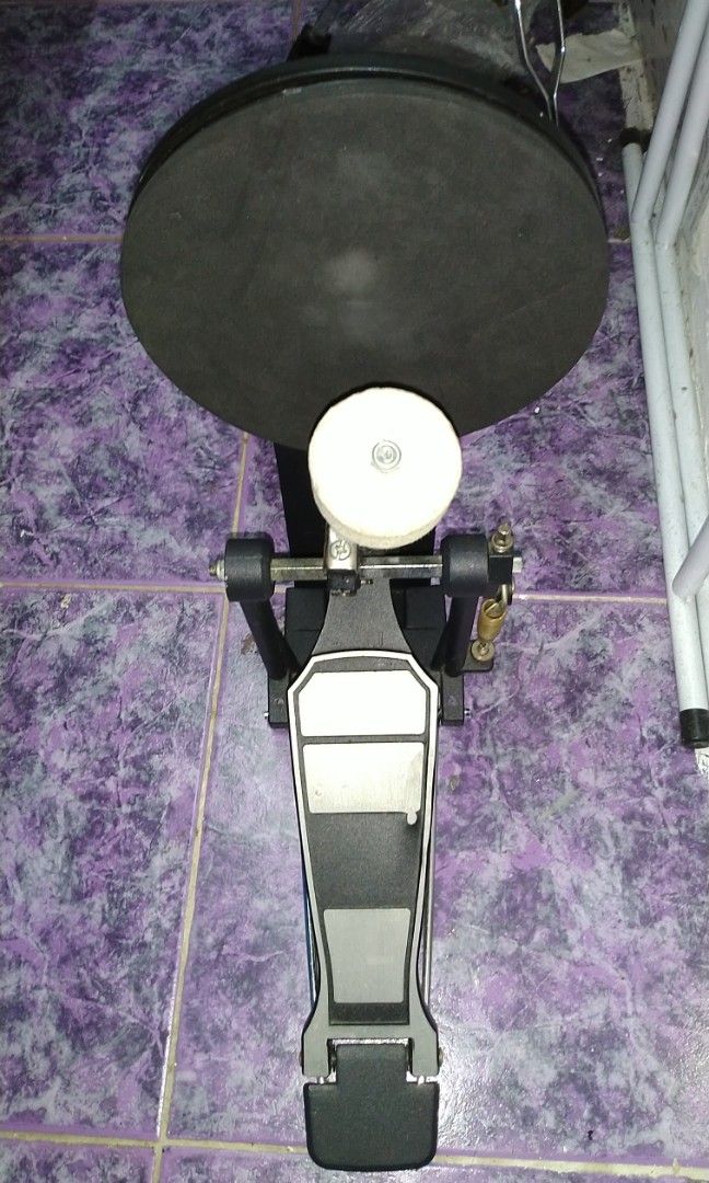 (敲擊樂)Bass Drum practice pad with pedal, 興趣及遊戲, 音樂樂器 & 配件, 樂器配件 Carousell