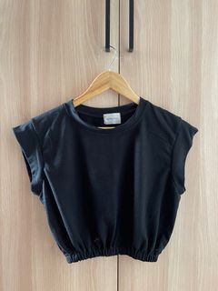 Black Cropped Sleveless Top