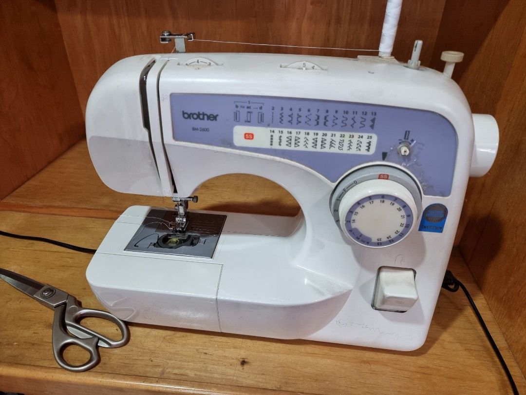 Brother BM2600( Sewings machine), Hobbies & Toys, Stationery & Craft
