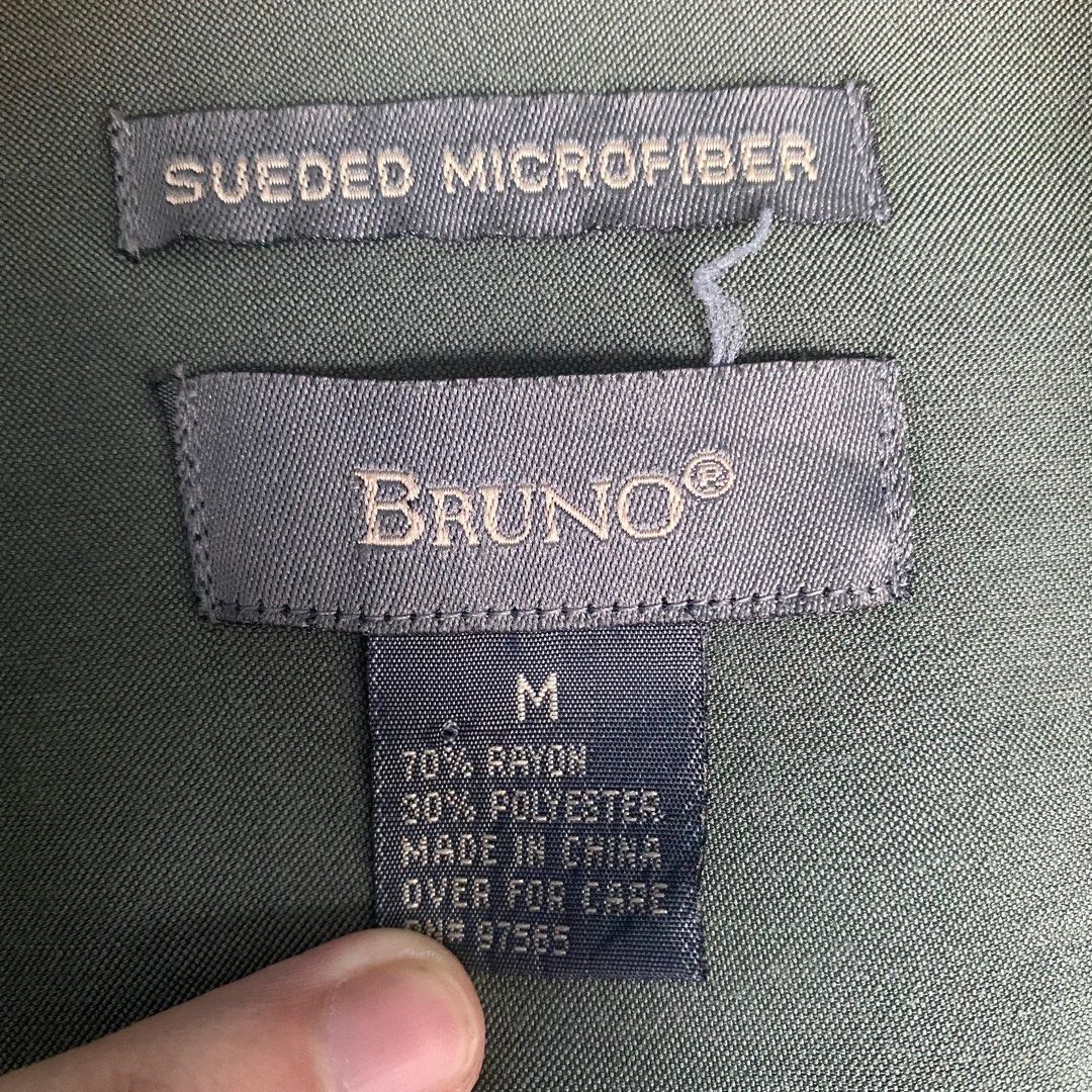 Bruno Green Button Down Shirt (Category: Formal Shirts) located in Quezon City. Submitted by rylledup (Listing ID 1196941916, Image 3). Description: Bruno Green Button Down Shirt W: 21 L: 30 P: 400 +sf.