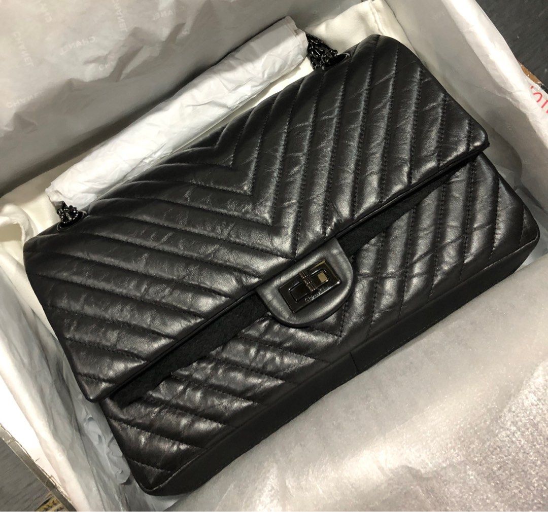 Chanel reissue hotsell 226 review
