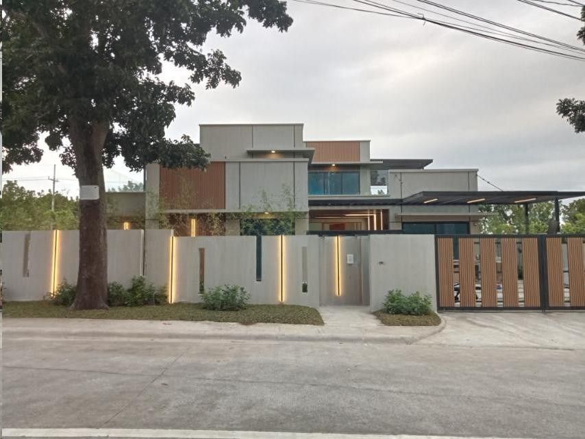 Corner House in Manila Southwoods Residential Estate Carmona, Cavite