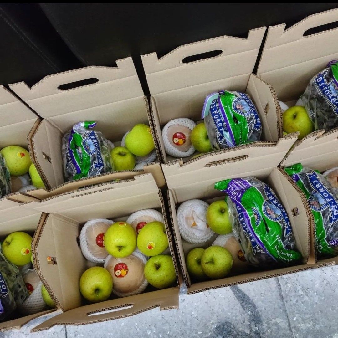 Corrugated fruit carton Christmas gift box double wall (no minimum quantity) (Category: Storage Boxes & Baskets) located in Manila. Submitted by coolshark888 (Listing ID 1197015749, Image 2). Description: dimensions: 10x9x10.5 inches.