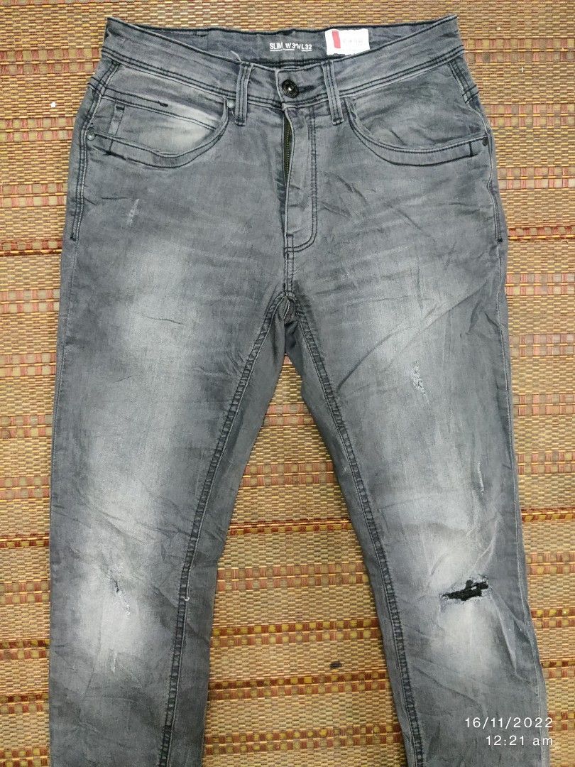 DENIM 1982 CUDTOM RIPPED JEANS, Men's Fashion, Bottoms, Jeans on Carousell