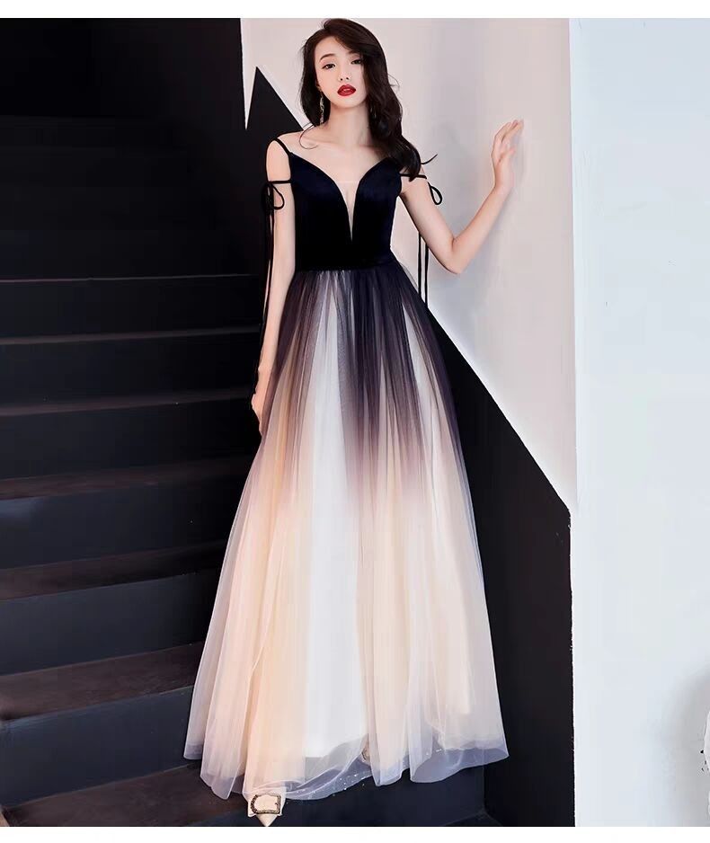 Black and white dress for dinner online