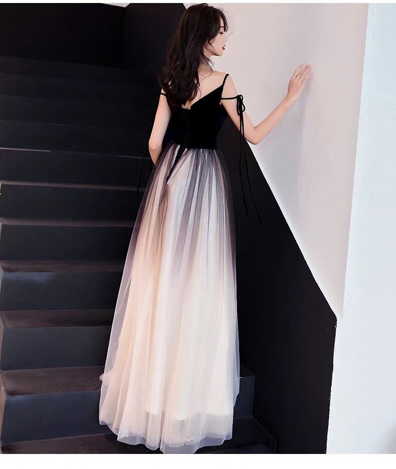 Black and white discount dress for dinner
