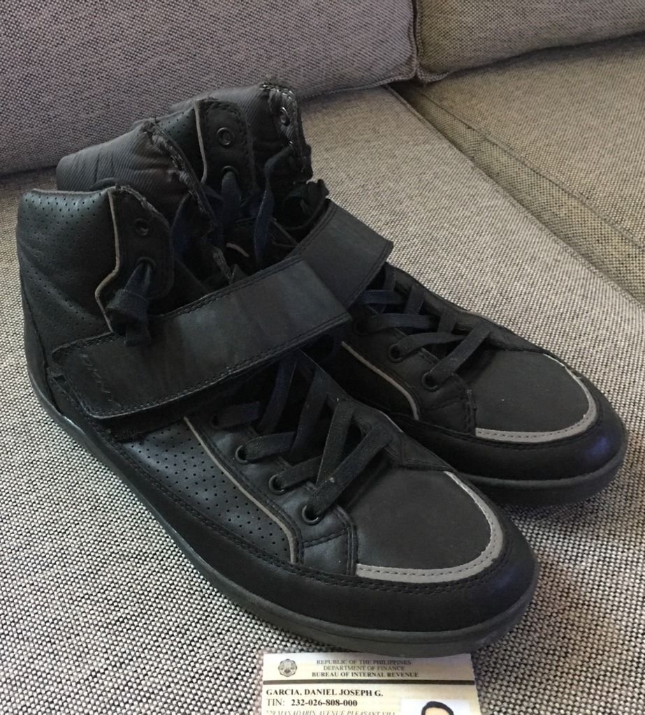 DKNY Hi-top 11us (Category: Sneakers) located in Muntinlupa City. Submitted by becklox (Listing ID 1196961230, Image 2). Description: For sale. Gently used DKNY Hi-top in size 11us. Guaranteed authentic. RFS: Decluterring ₱3500. 09178218106. Muntinlupa City..