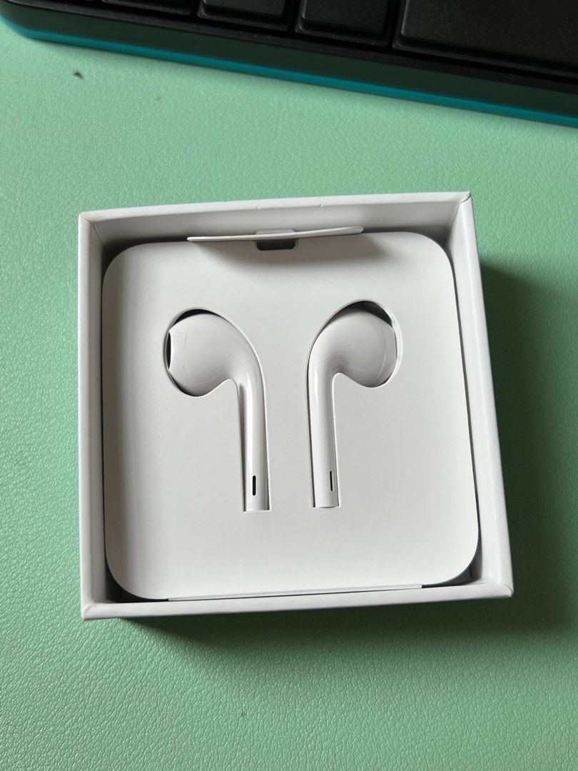 Apple Earpods Lightning - Original, Audio, Earphones on Carousell