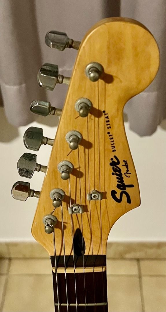 Fender Squier 3 / 4 Electric Guitar with stand, case and extra strings , Hobbies & Toys, Music