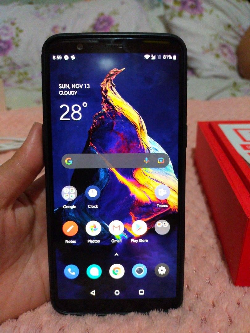 For Sales OnePlus 5T (Category: OnePlus) located in Muntinlupa City. Submitted by slaybabee (Listing ID 1196861230, Image 1). Description: For Sale Oneplus 5T SPECS: ▪️2.45GHz Snapdragon 835 64-Bit ▪️Quad-Core Processor ▪️6/8GB RAM With 64/128GB ROM ▪️6.01 Inch FHD+ OPTIC AMOLED Display ▪️With 401 PPI ▪️Dual Nano SIM ▪️16 + 20MP Rear Camera With PDAF & Dual LED Flash ▪️16MP Front Camera ▪️4G VoLTE/Bluetooth 5.0/Wi-Fi ▪️3300 MAh Batter ▪️6/64gb ▪️
