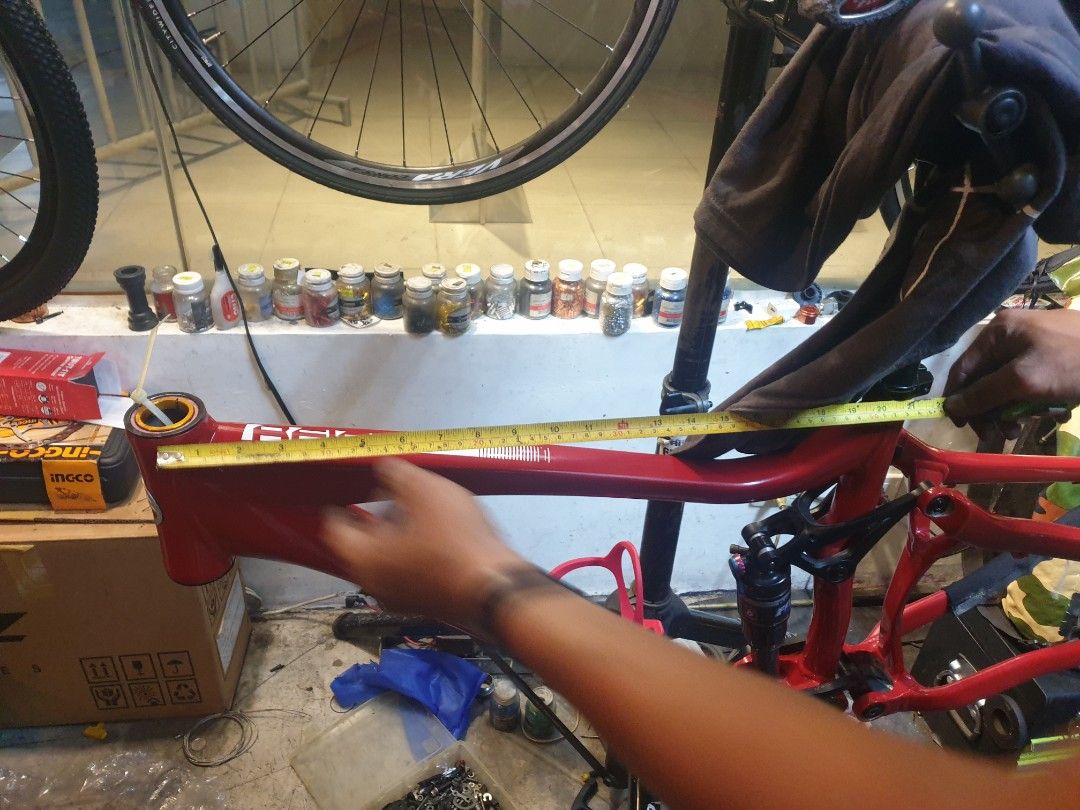 Giant Reign 26er Frame (Category: Bicycles) located in Manila. Submitted by e_anthony21 (Listing ID 1197079683, Image 1). Description: -Giant Reign 2010 26er -Size Small -Fox RP2 Shocks -17k -Discontinued project- wrong size for me. -Meet up: ayala malls circuit makati or sta ana manila. shipping to be shouldered by buyer.