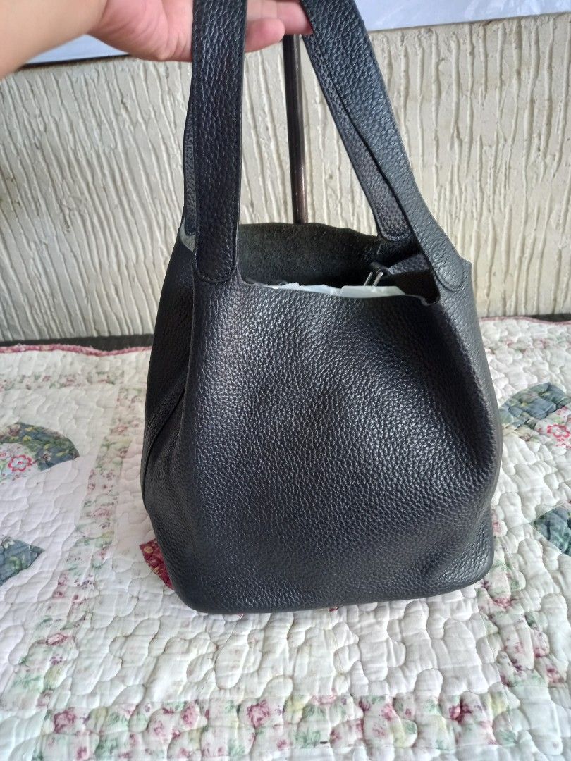 Hermes Picotin (Category: Luxury Bags & Wallets) located in Bacolod City. Submitted by lippi_bhalanx (Listing ID 1196949619, Image 1). Description: genuine leather issue,lost lock & key in very good condition.