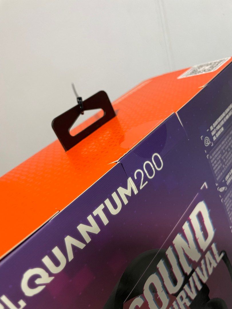 JBL Quantum 200, Audio, Headphones & Headsets on Carousell