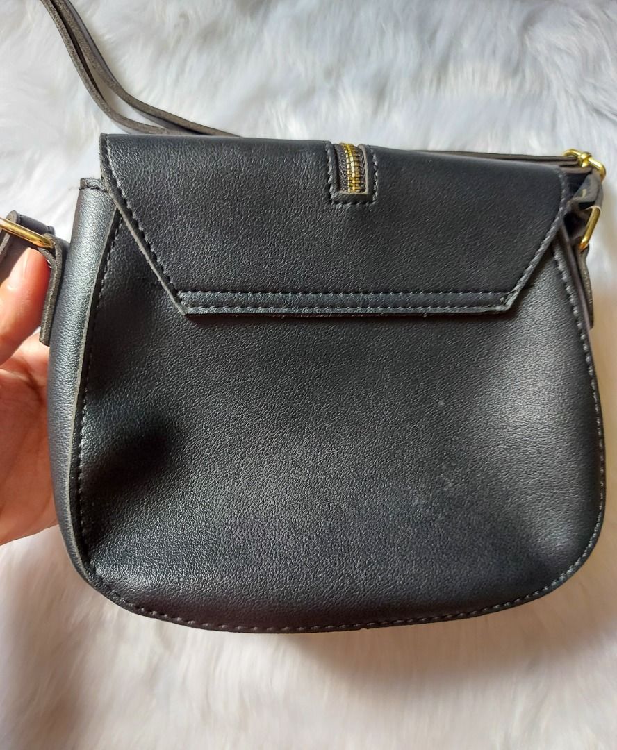 Kimbel Sling Bag (Black), Women's Fashion, Bags & Wallets, Crossbody Bags on Carousell