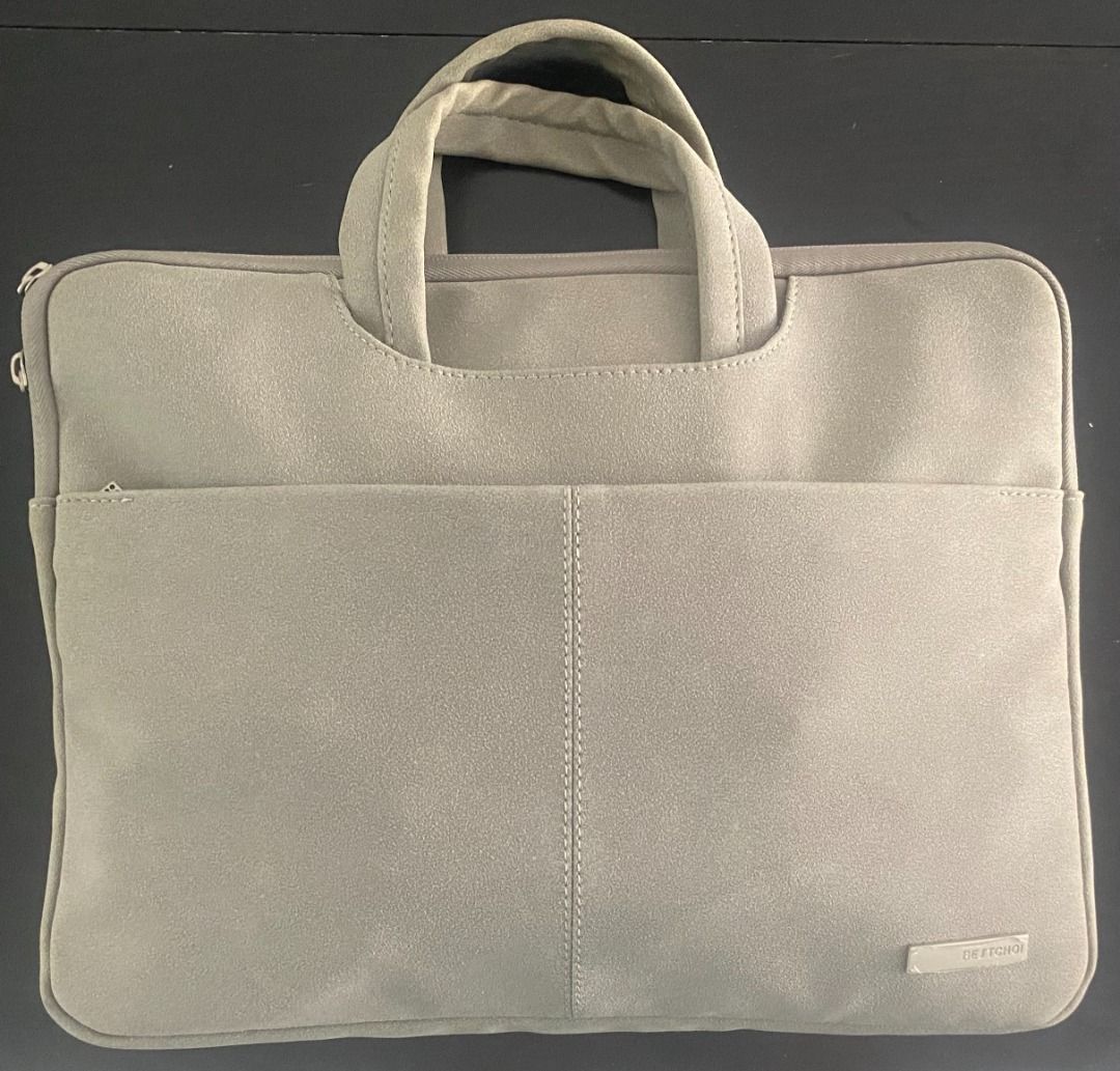 MacBook Pro 2017 13inch Two Thunderbolt 3 ports w/ Magic Mouse (gen 2