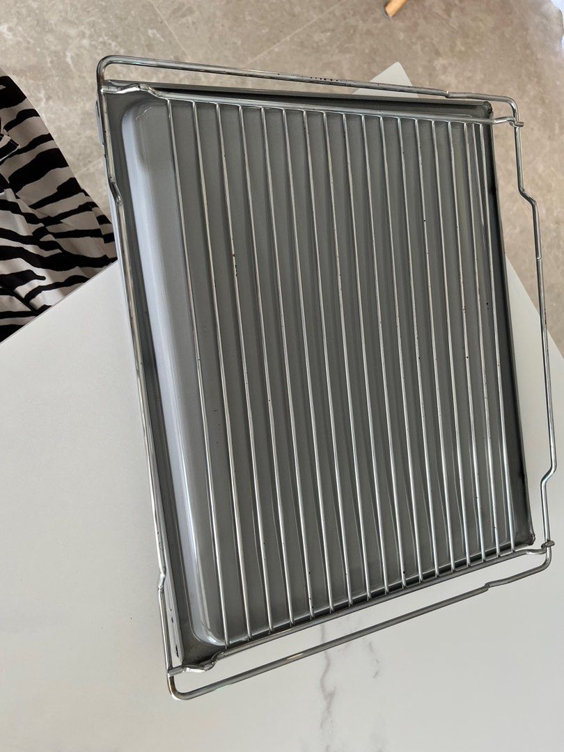 Miele H4240 oven trays and grill tray, TV & Home Appliances, Kitchen