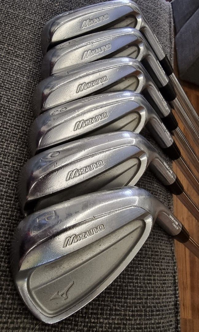 Mizuno store dynamic gold