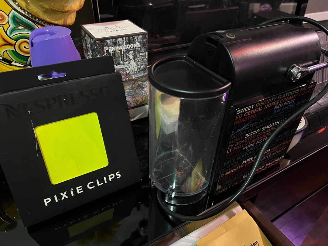 Nespresso Pixie Clips machine (Category: Coffee Machines & Makers) located in Singapore. Submitted by 12clearmystuffs (Listing ID 1197066524, Image 4). Description: New n good . Selling because changed to bigger coffee machine . .
