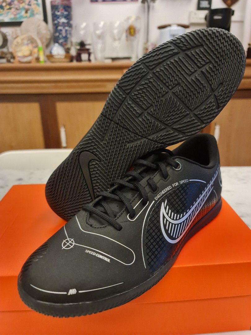 Nike 14 club IC football US 9.5 Men s Fashion Footwear Sneakers