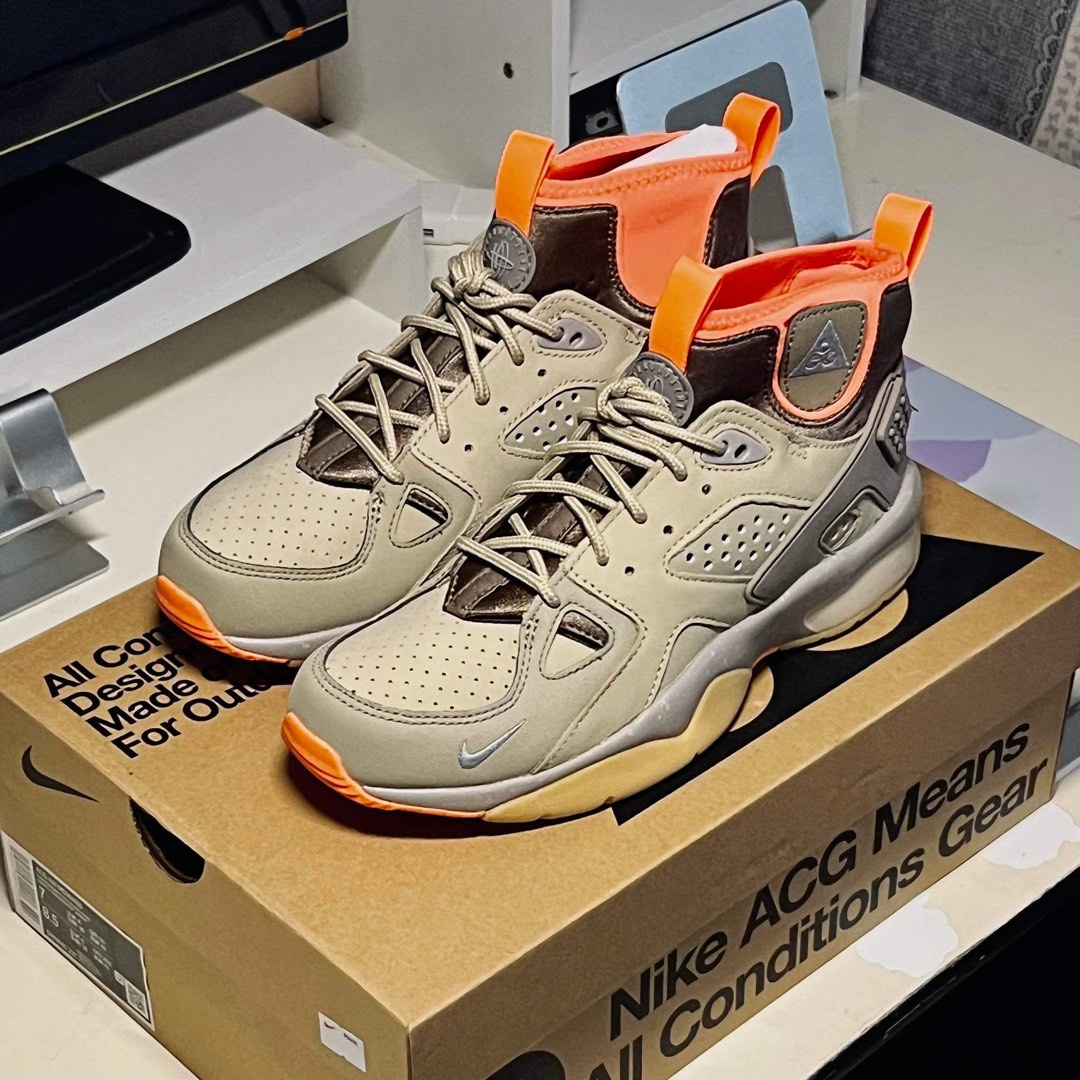 acg air mowabb on feet