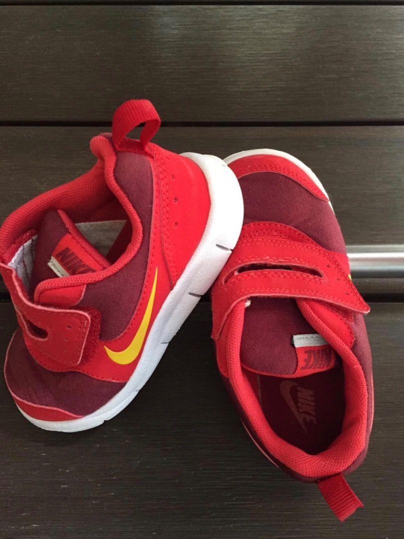 Red nike baby store shoes