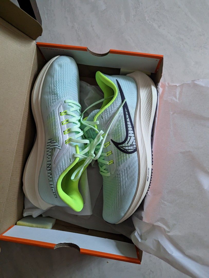 pegasus 37 foot locker