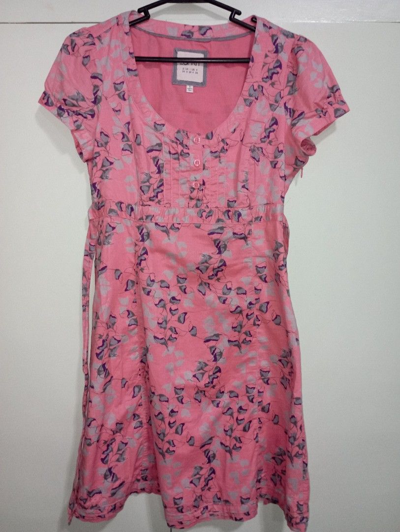 Original Esprit Midi Floral Dress (Category: Dresses) located in Pilar. Submitted by jella11 (Listing ID 1197070045, Image 2). Description: fits small-medium length 32-33 inches bust 36-38 armhole 12-13 inches original esprit 100 percent cotton w/inner no damage or any discoloration pls see photos above.