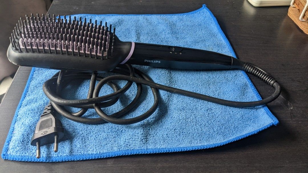Philips Hair Straightener Brush, Beauty & Personal Care, Hair on Carousell