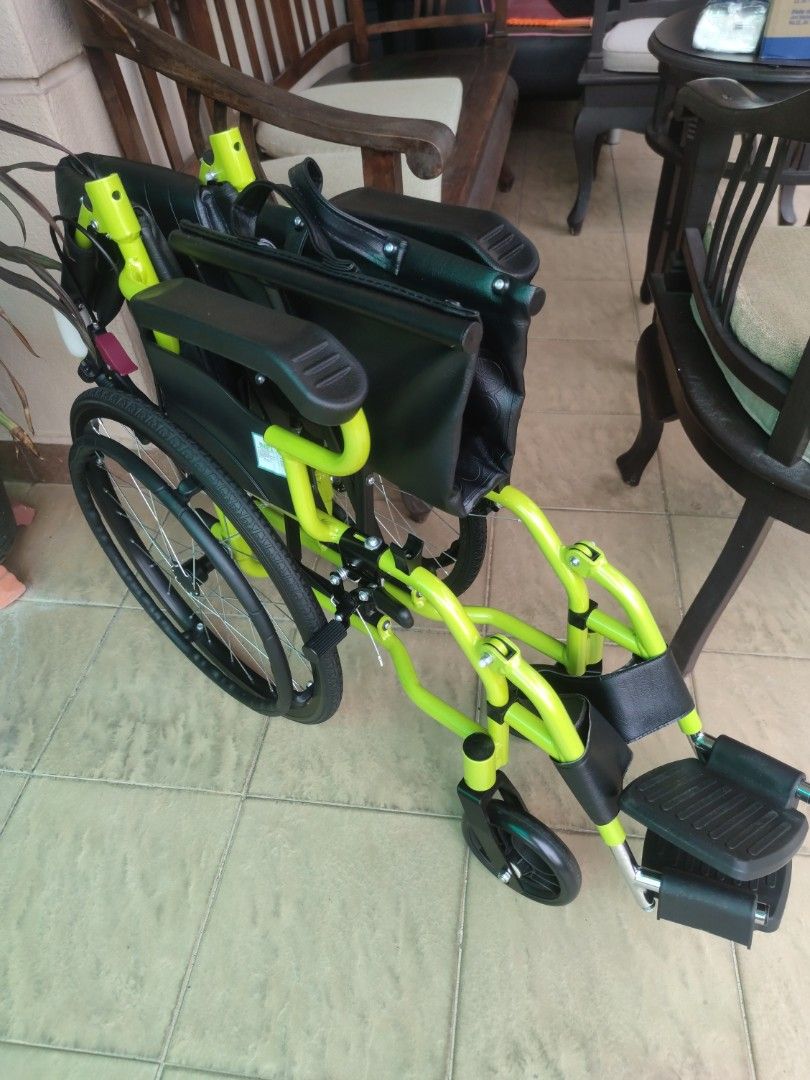 Portable Foldable Lightweight Wheelchair 10kg Stainless Steel kerusi