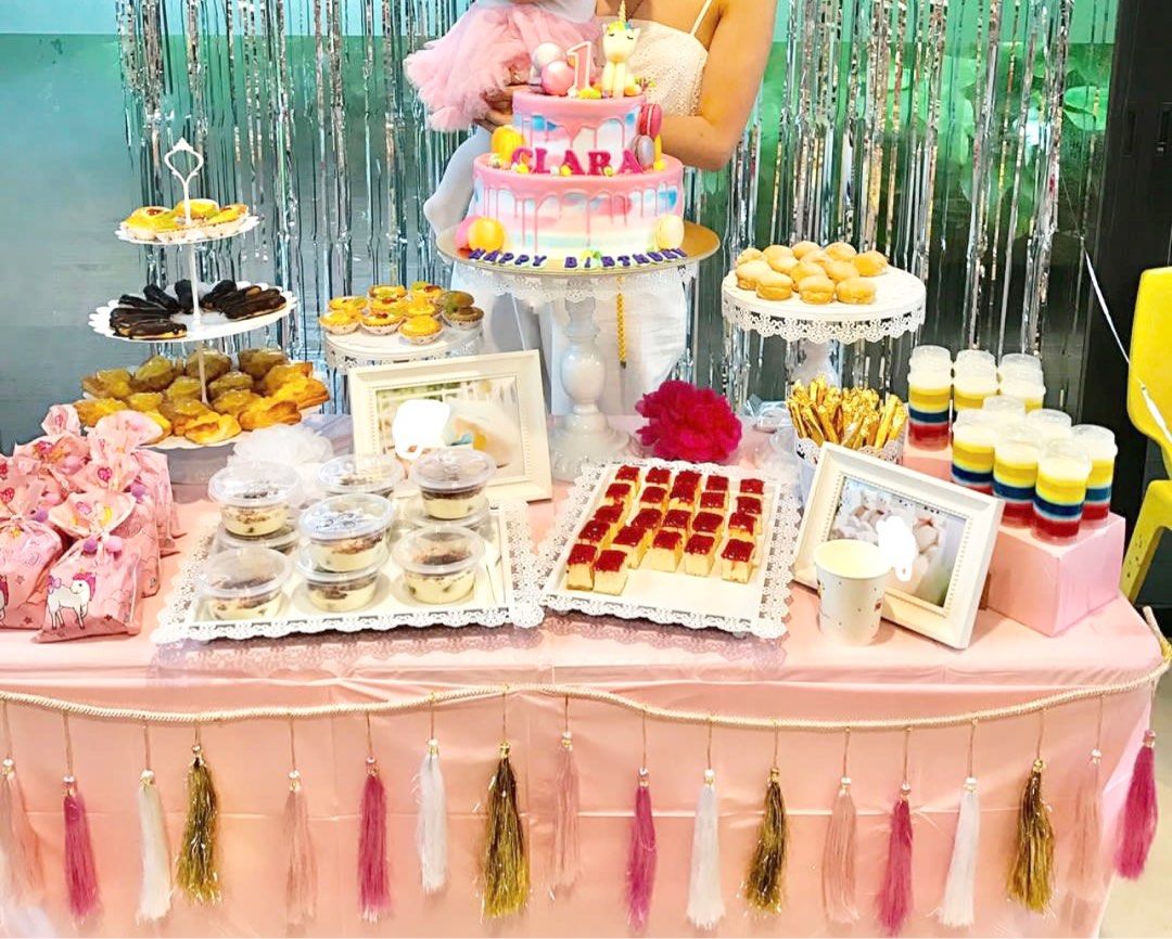 RENTAL - Dessert Table Props (Classic White/Lace), Hobbies & Toys ...