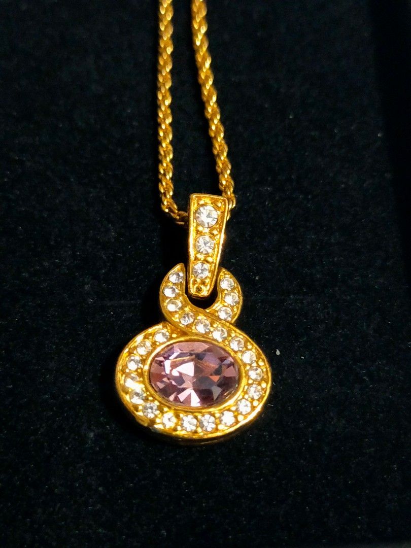 Rhinestones Amway Necklace (Category: Necklaces) located in Manila. Submitted by maxineamber (Listing ID 1196938697, Image 1). Description: Rhinestones Amway necklace, gold tone. 16 inches length..