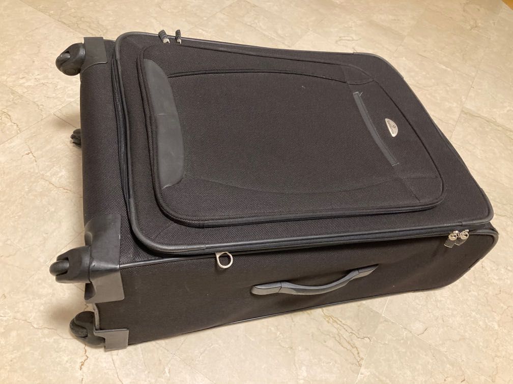 Samsonite Extra Large Luggage Suitcase (1 cracked wheel), Hobbies ...