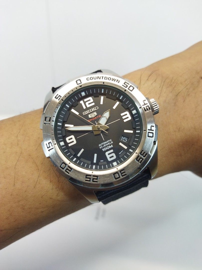 Seiko 5 Sports 4R35B Automatic 23 jewels SRPB79, Men's Fashion, Watches &  Accessories, Watches on Carousell
