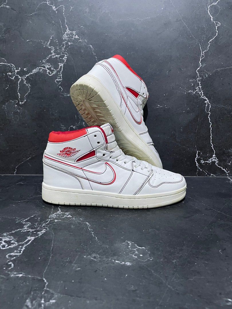 Jual cepat harga nett Sepatu AJ1 wanita size 37 insole 23 5cm brand Nike Air Jordan 1 Retro High OG Sail Phantom Red