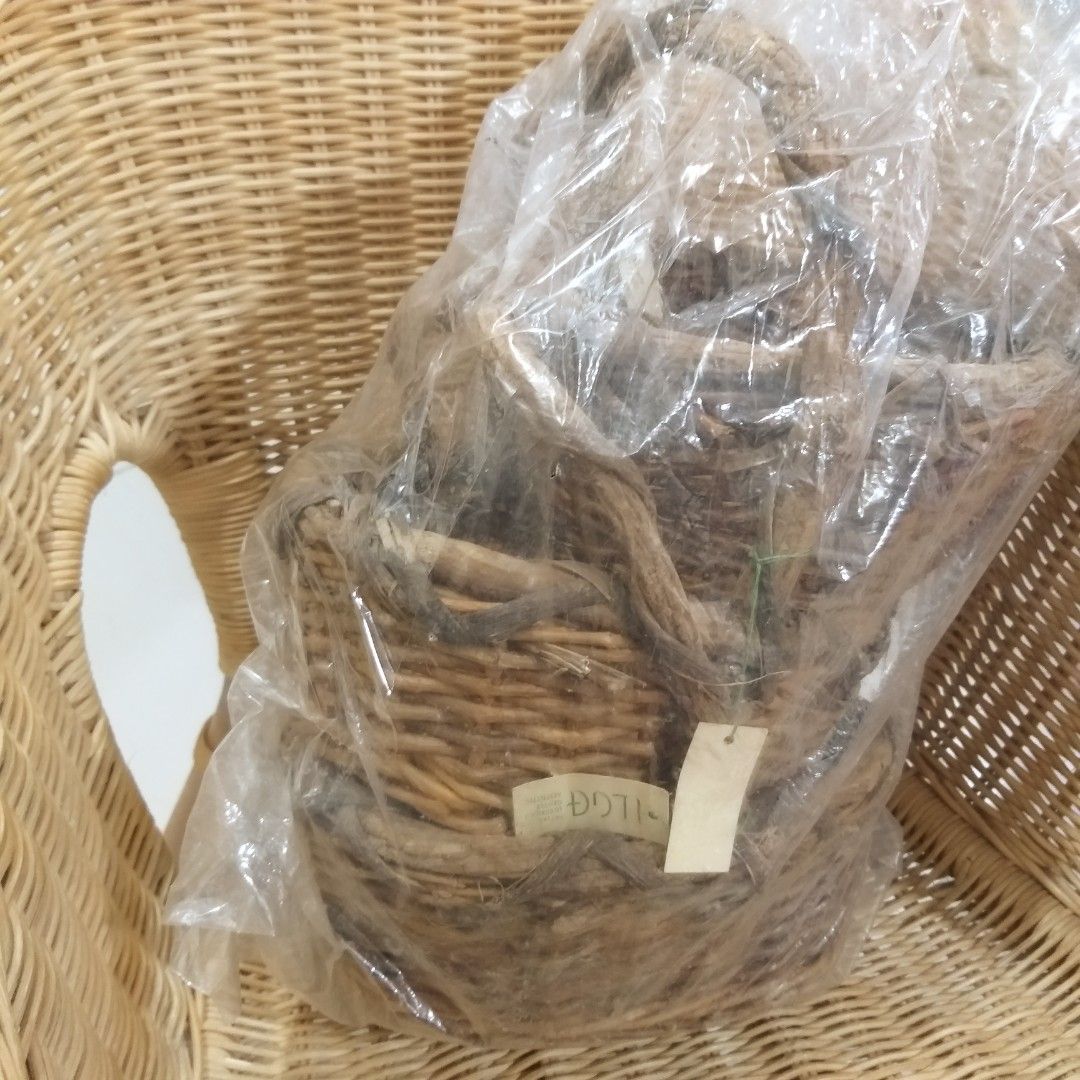 set of 3 Vintage Log handle baskets rustic (Category: Storage Boxes & Baskets) located in Cavite. Submitted by wishie_collects (Listing ID 1197076970, Image 2). Description: baskets with log handle Rustic Barnhouse Uk surplus lagyan lang ng flowers maganda na.