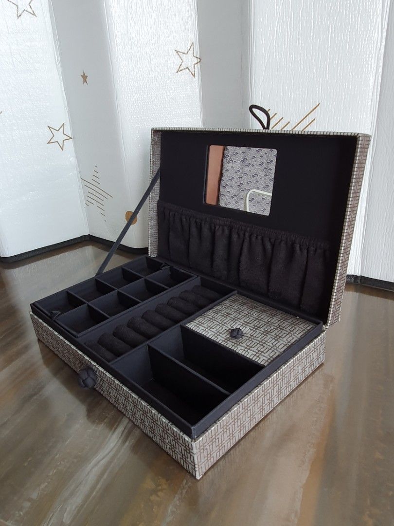 SILK FABRIC JEWELRY CASE, Women's Fashion, Jewelry & Organisers
