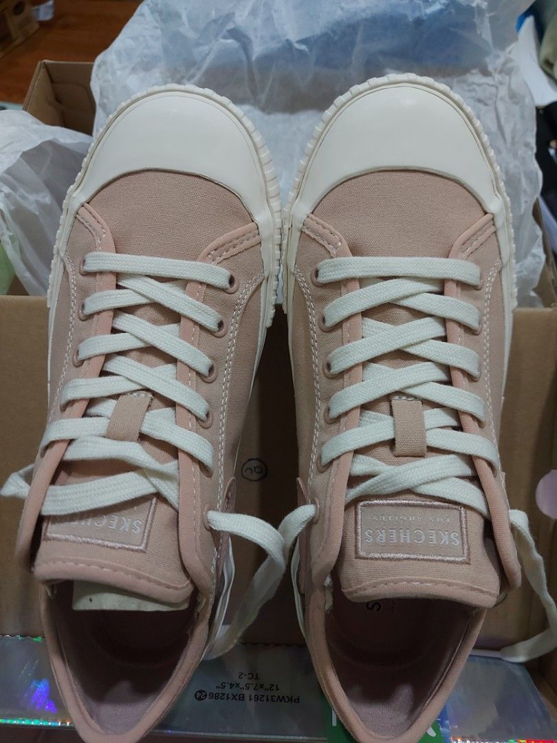 Skechers new moon store