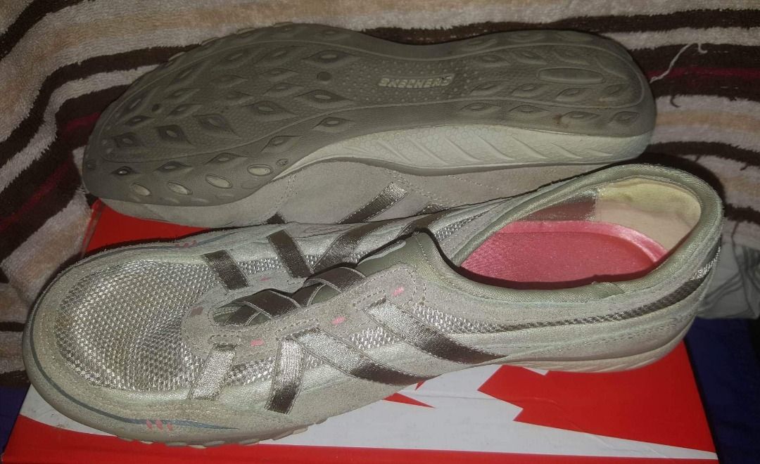 Skechers Women s size 9 SN 22451 Relaxed Fit Plus Memory Foam