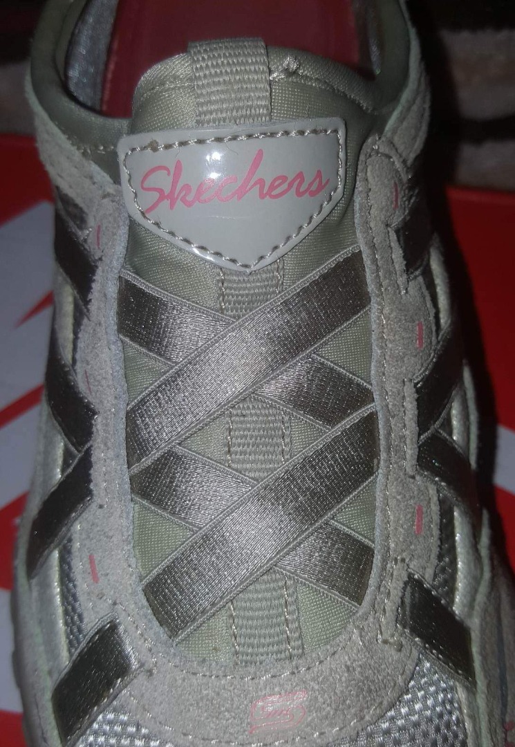 Skechers Women s size 9 SN 22451 Relaxed Fit Plus Memory Foam