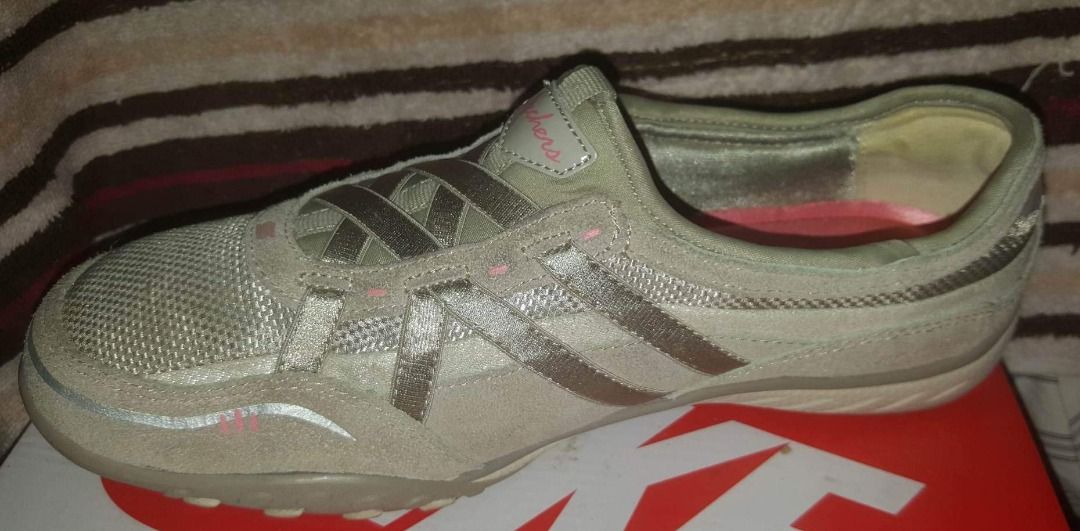 Skechers Women s size 9 SN 22451 Relaxed Fit Plus Memory Foam