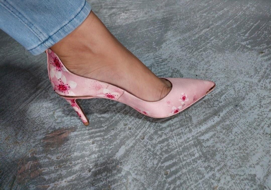 Ted Baker Floral Pumps, Women's Fashion, Footwear, Heels on Carousell