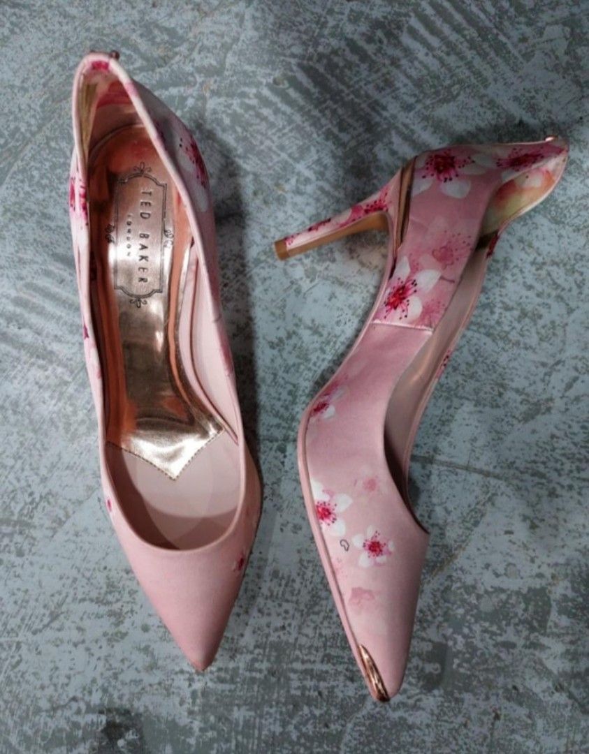 Ted Baker Floral Pumps, Women's Fashion, Footwear, Heels on Carousell