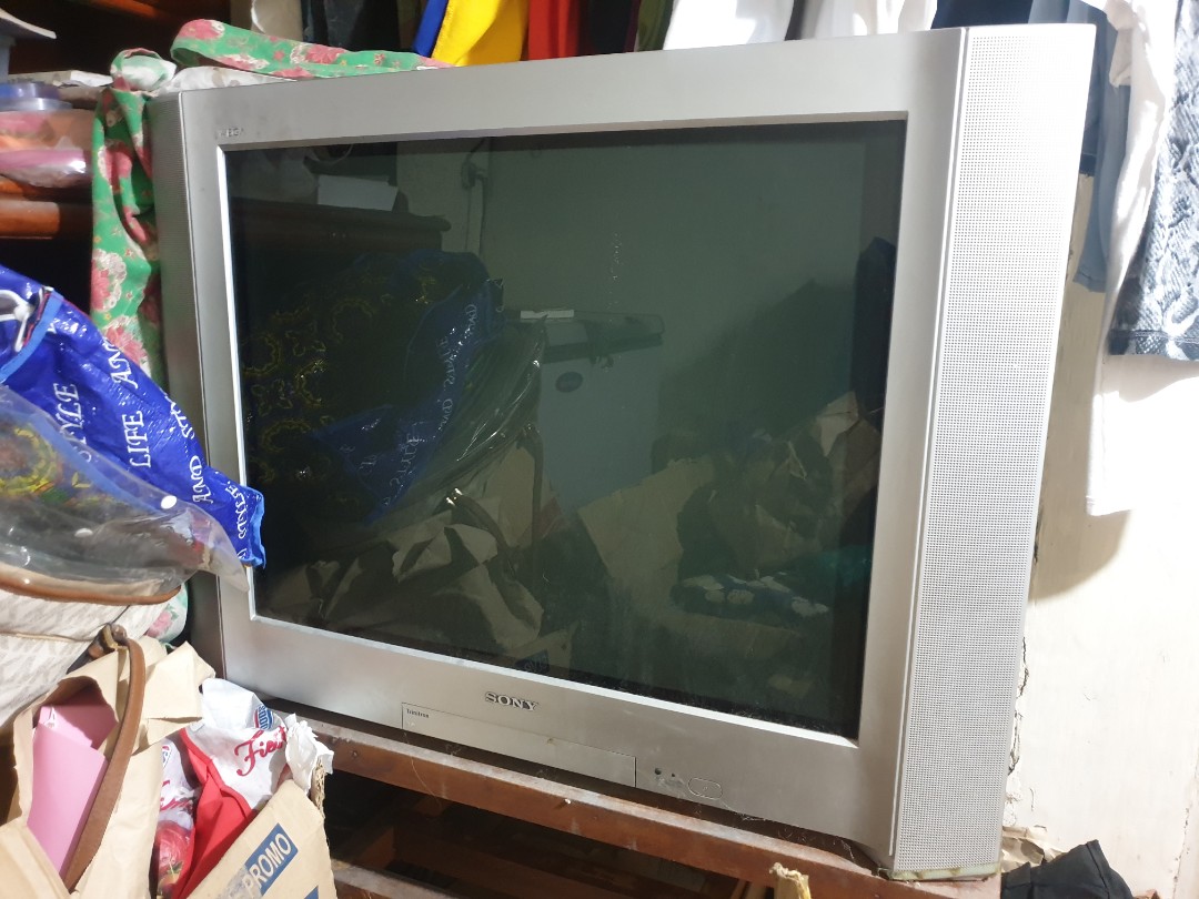 TV Sony Wega trinitron 32" appliances furniture CRT, TV & Home