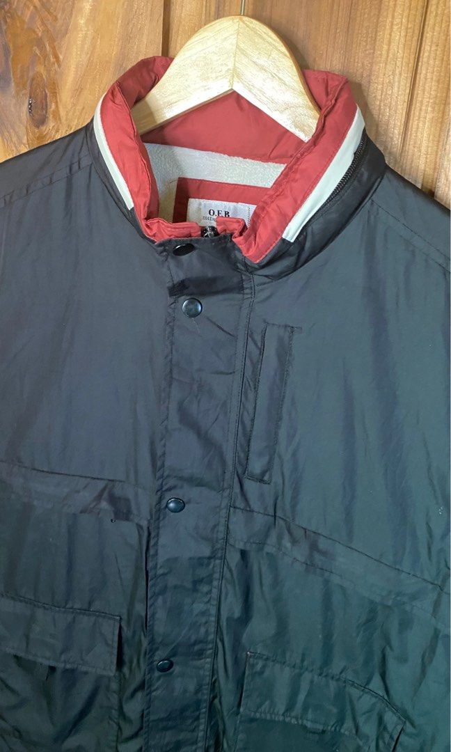VEST PACKABLE HOODIE (Category: Vests) located in Baguio. Submitted by kAzuMi41 (Listing ID 1158293028, Image 3). Description: Vest Packable Hoodie Large.