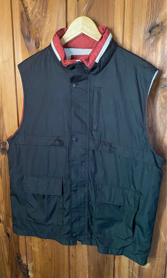 VEST PACKABLE HOODIE (Category: Vests) located in Baguio. Submitted by kAzuMi41 (Listing ID 1158293028, Image 2). Description: Vest Packable Hoodie Large.