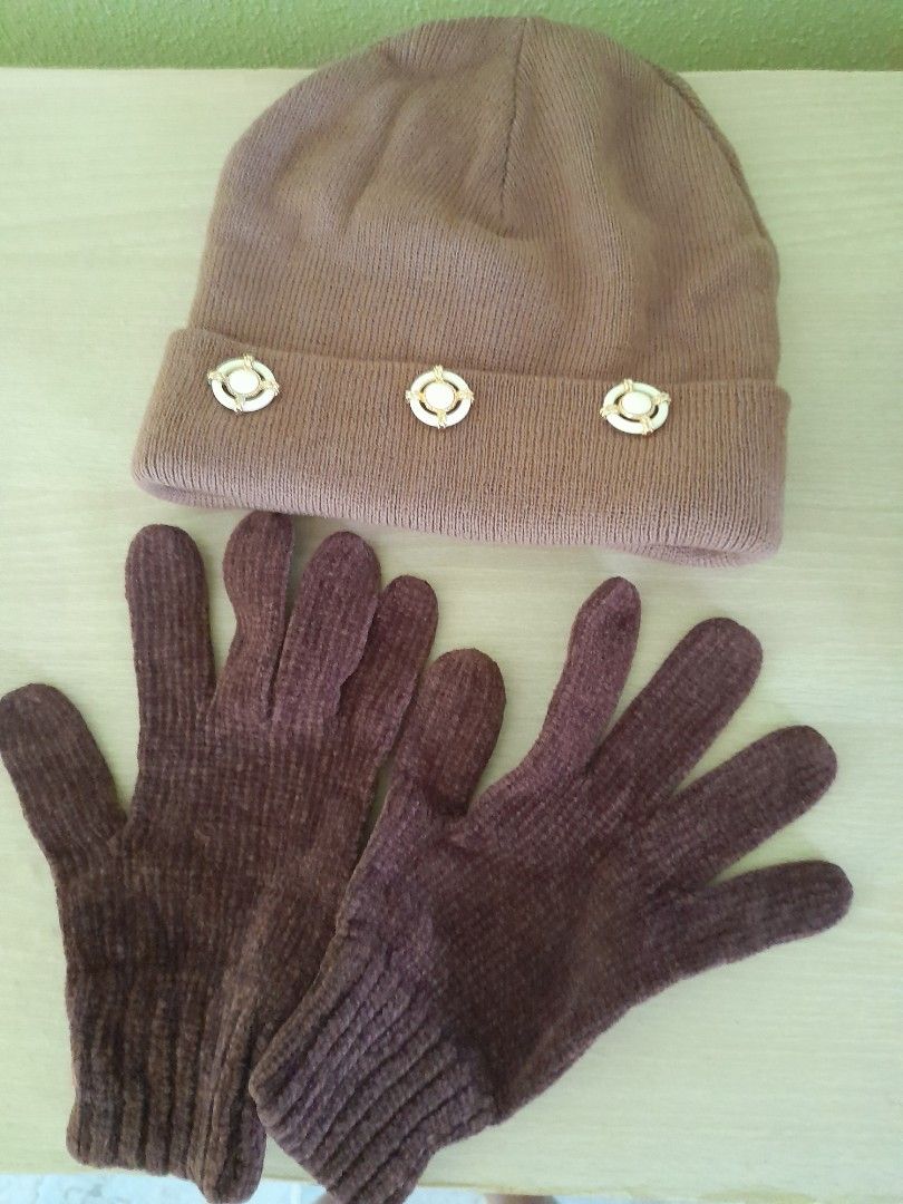 womens knit hat and gloves