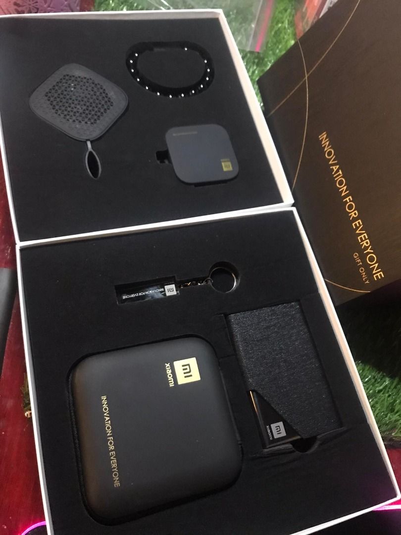 XIAOMI BLUETOOTH SPEAKER SET (Category: Portable Music Players) located in Manila. Submitted by relxmanilavpe (Listing ID 1196925314, Image 2). Description: PROMO 900! WHAT'S in the BOX! 1. Bluetooth Speaker 2. Xiaomi Keychain 3. Xiaomi Pouch 4. Card Holder 5. TYPE C Bracelet Cable 6. Ear Buds Silicone Cover.