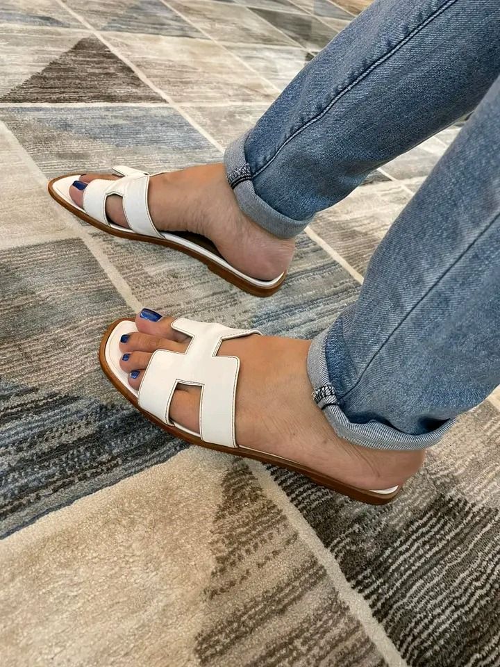 Flat deals sandals hermes